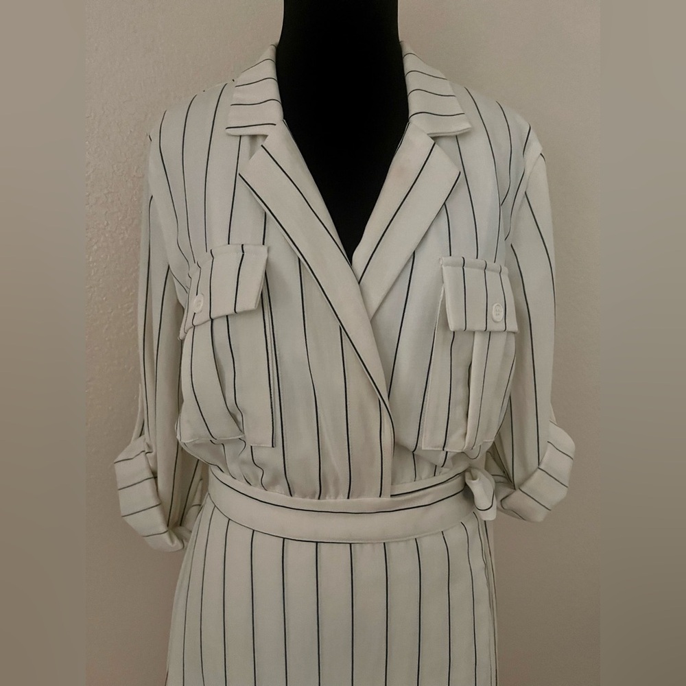 Beckett Dress in White & Navy
MAJORELLE - Picture 3 of 12